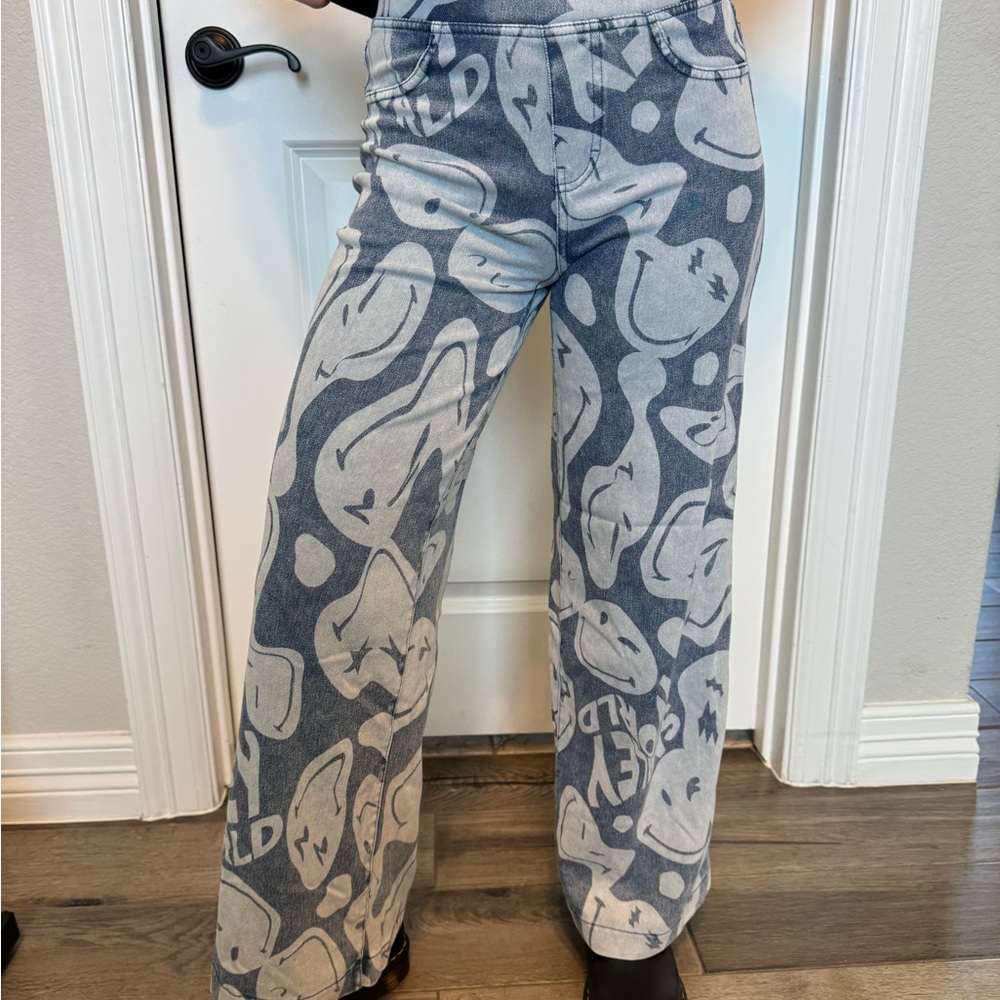 Smiley Face Wide-Leg Jeans - Picture 7 of 7